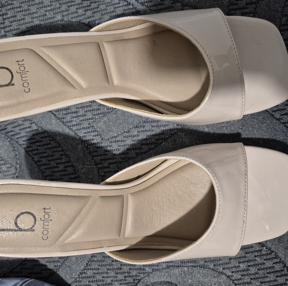 Nude Kitten Heels New In Box